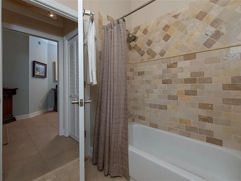 208 Somerset Ct — Photo 24