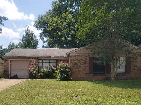 53 Meadowood Dr, Millbrook, AL 36054