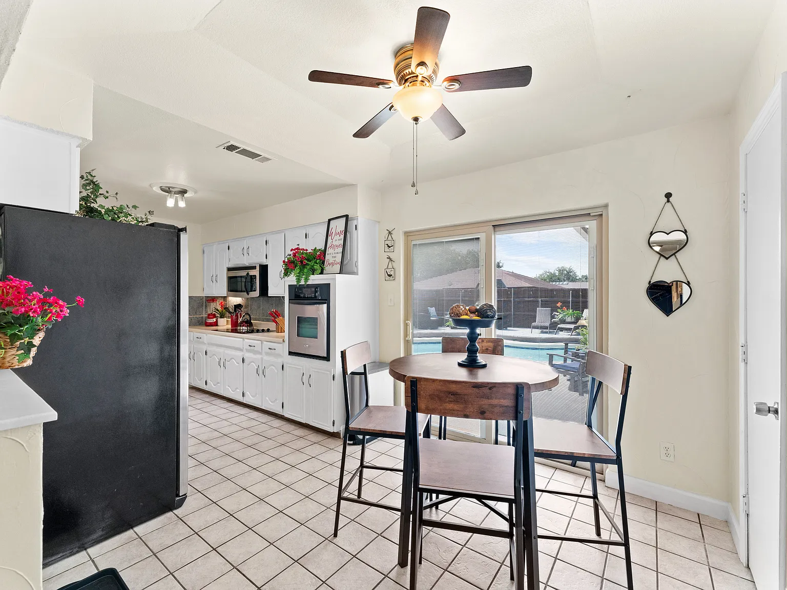 3 bed, 1524 sqft, $5,995 — Photo 2