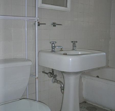4th image of 2540 W Summerdale Ave
