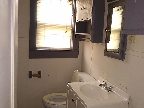 2nd image of 505 W 2nd St