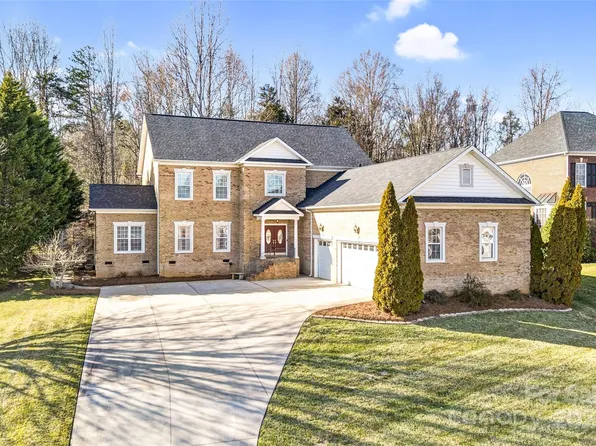 305 Chancelot Ln, Fort Mill, SC 29708