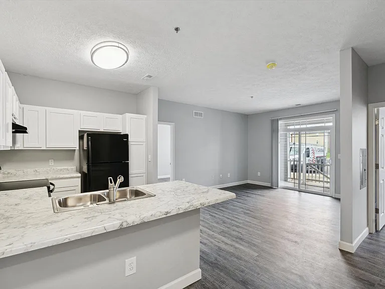 Richmond (Renovated) - 2 Bed / 2 Bath - 1,058 Sq.Ft.