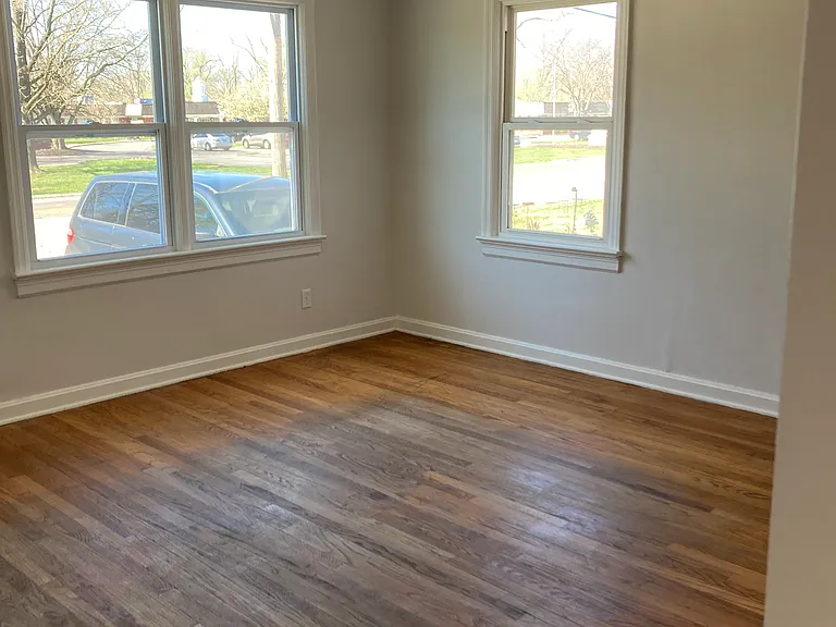 907 Charbonier Rd — Photo 5
