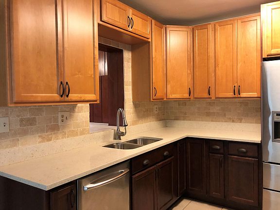 3rd image of 643 E Esperanza Ave