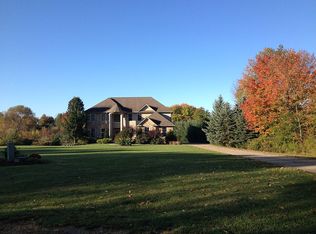 2360 Hunters Creek Cir, Hinckley, OH 44233