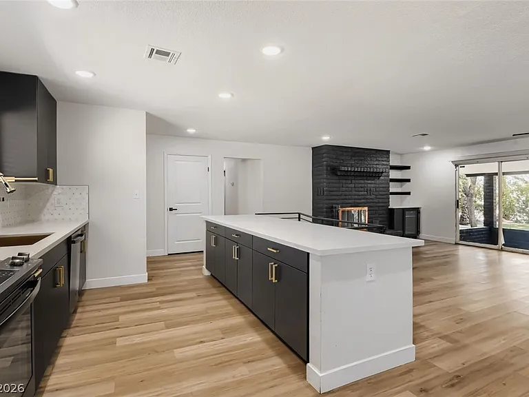 5631 Gilbert Ln — Photo 7