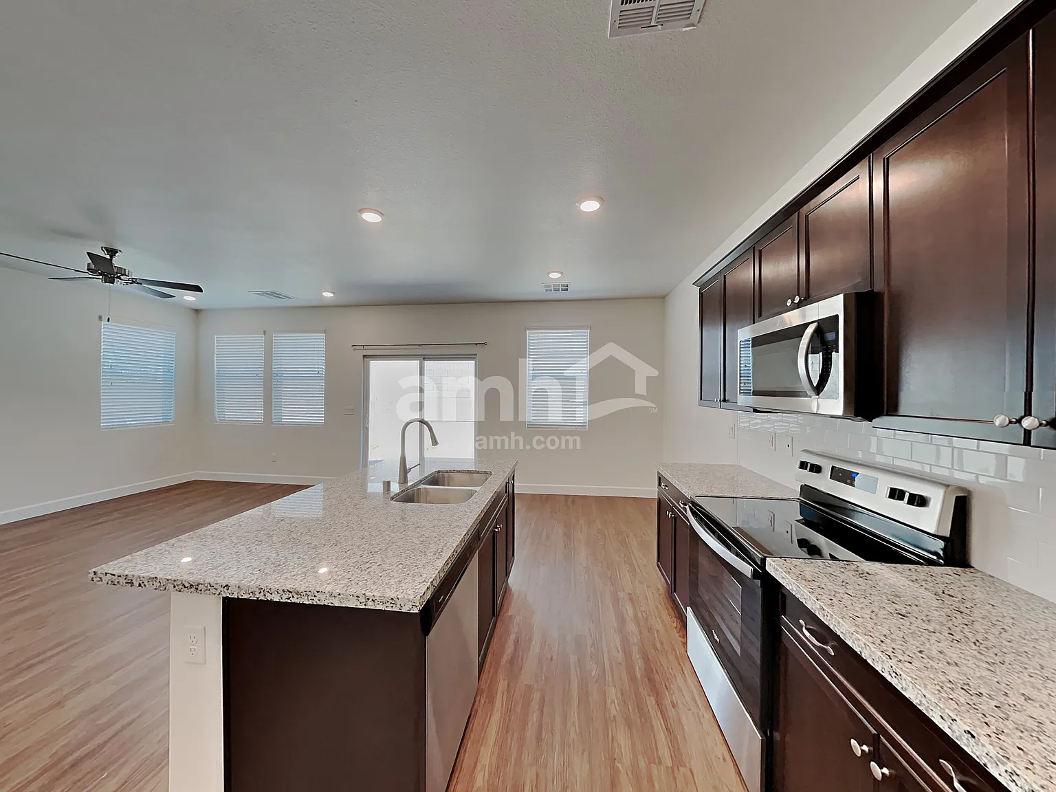4 bed, 3.0 bath, 2213 sqft, $2,635 — Photo 4