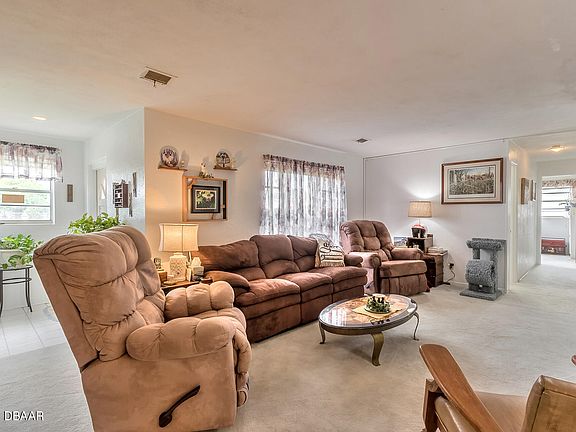 3rd image of 26 Briggs Dr