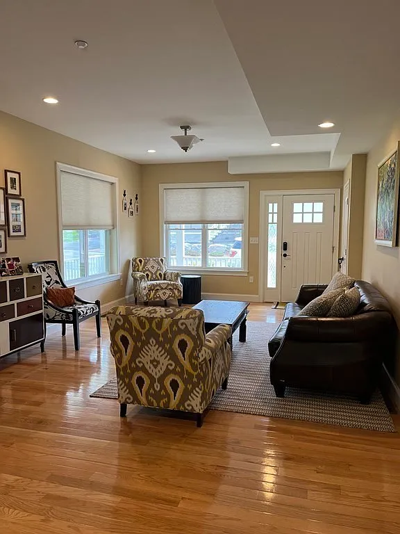 3 bed, 3.5 bath, 3507 sqft, $5,275 — Photo 4
