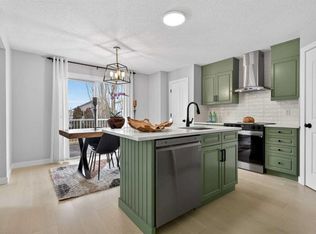 10 S Somerglen Cres SW, Calgary, AB T2Y 3L6