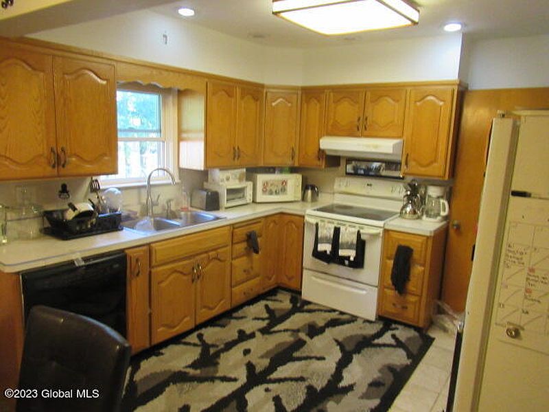 5th image of 26 Nassau Avenue