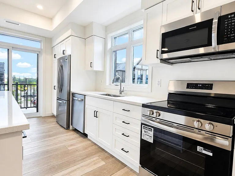 824 Woolwich St #110 — Photo 6