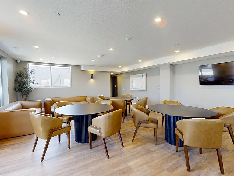 475 King St E — Photo 11