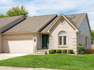 35263 Kings Forest Blvd, Clinton Township, MI 48035