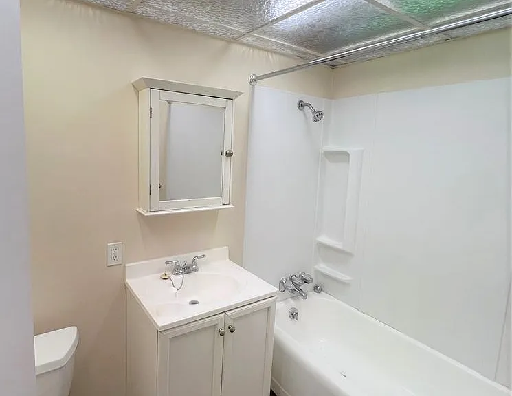 Clift House Apartments — Photo 11