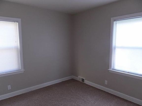 5th image of 23 Blackhawk Hills Ct