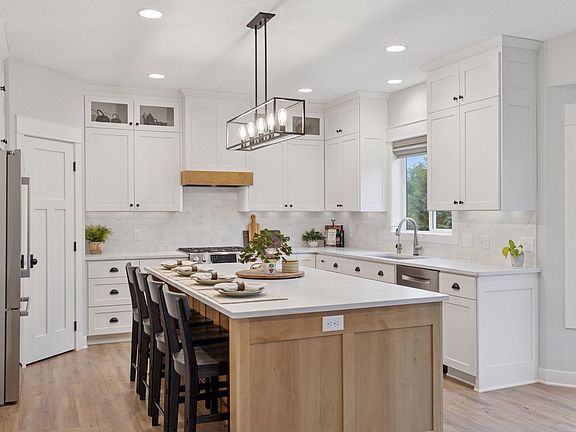 3rd image of 3509 Walden Dr