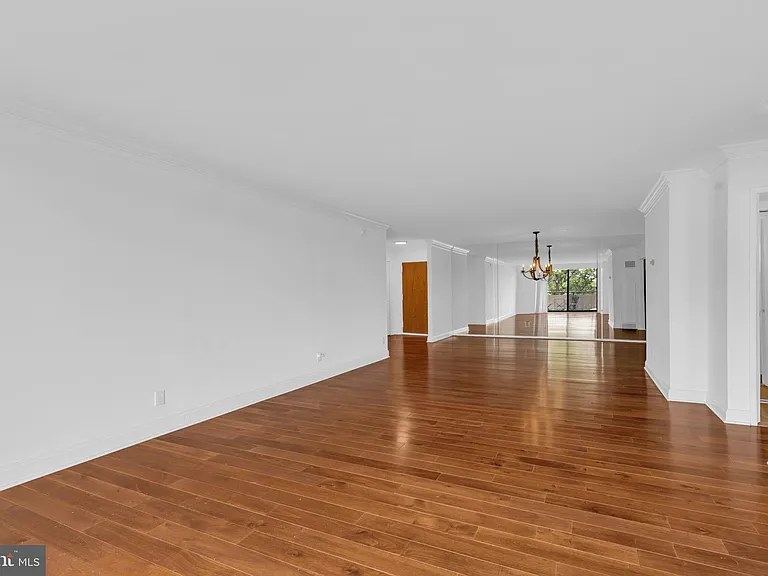 1800 Old Meadow Rd #1014 — Photo 18