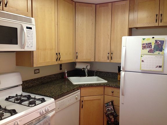 3rd image of 917 W Dickens Ave