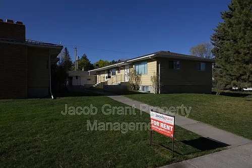 245 W 20th St #3 Photo 1