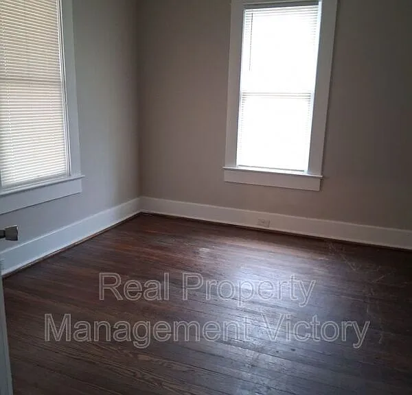 7017 Division Ave — Photo 6