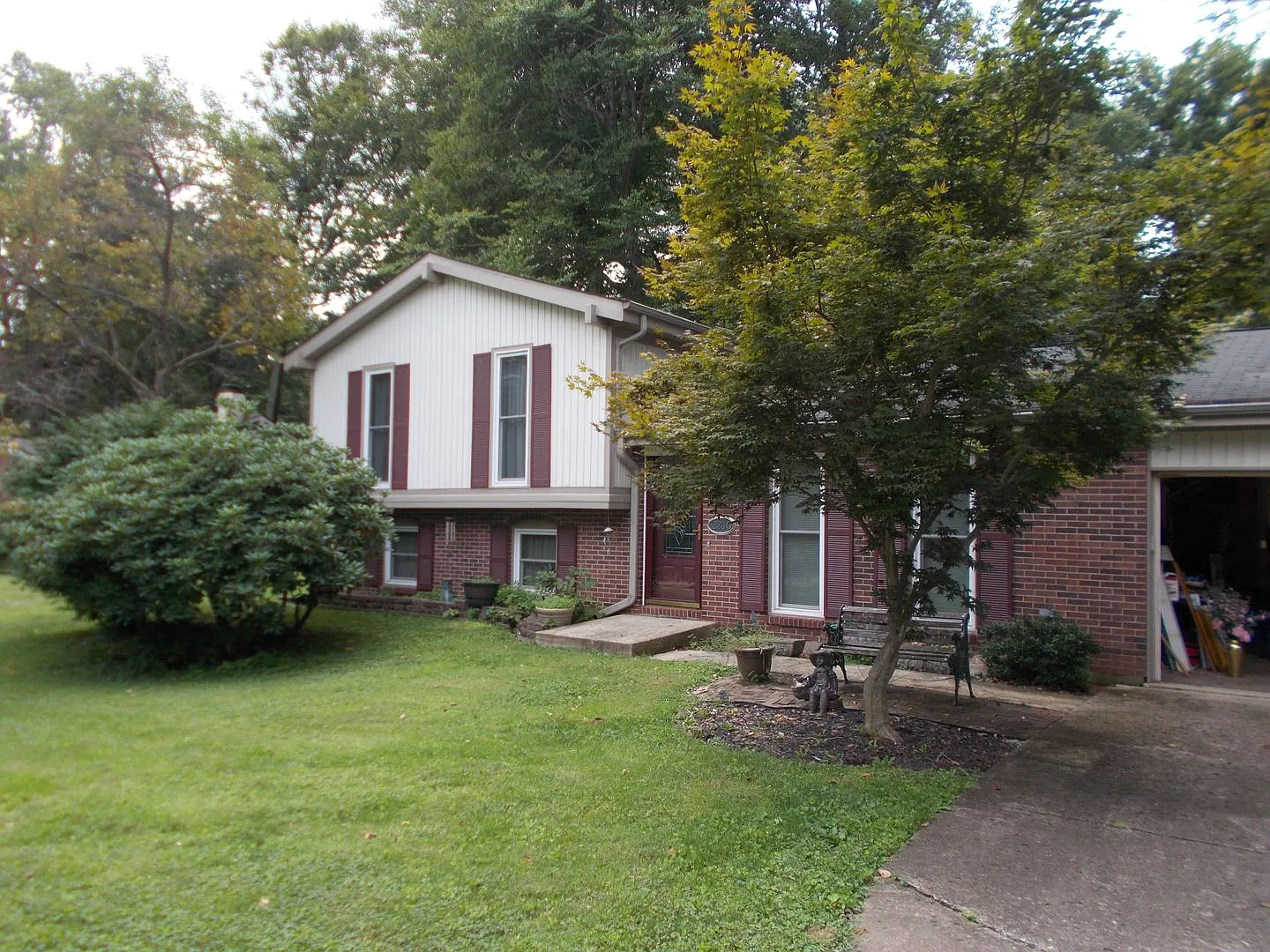 Spacious Oak Park Split-Level with Workshop & 2-Car Garage! — Photo 1