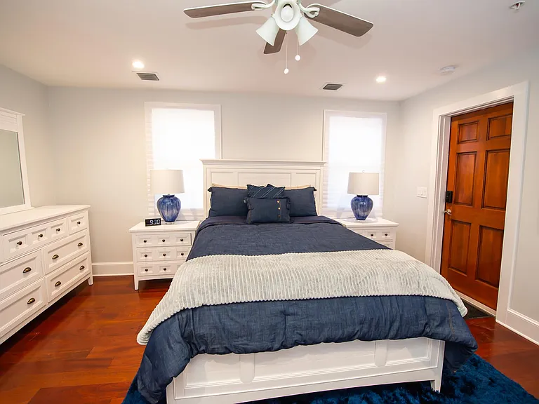 826 Johnson Ln — Photo 14