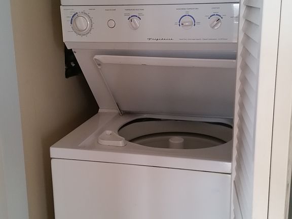 3rd image of 3439 W Belle Plaine Ave Ste 1