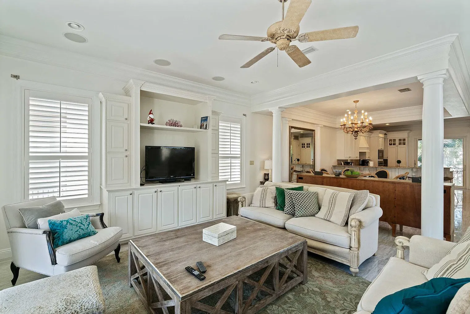 5 bed, 5.0 bath, 3433 sqft, $9,920 — Photo 4