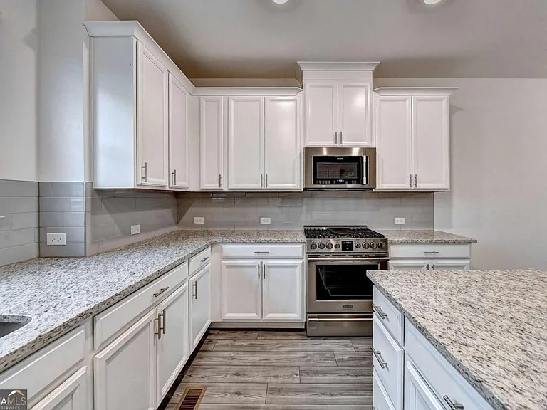 477 Danville Ave — Photo 24