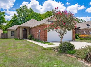 5247 Eastbay Dr, Baton Rouge, LA 70820