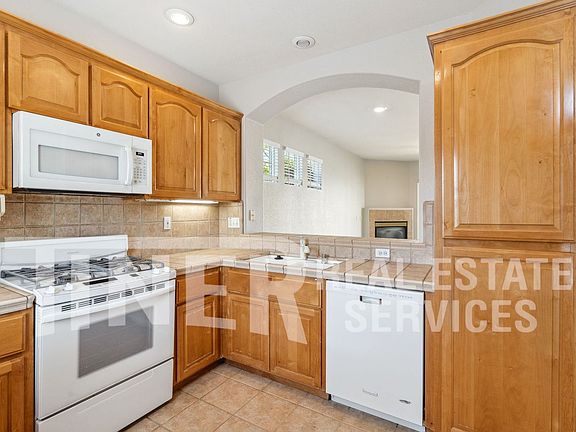 3rd image of 420 Marsalla Dr