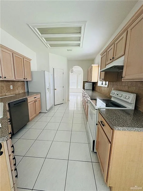 4 bed, 3.5 bath, 2930 sqft, $2,450 — Photo 3