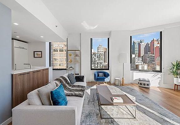 4th image of 445 W 35th St APT 10M