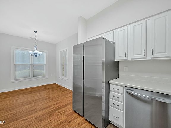 4th image of 211 University Pkwy #11