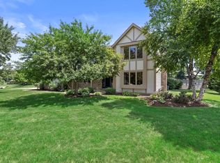 W280N6970 Huntington St, Hartland, WI 53029