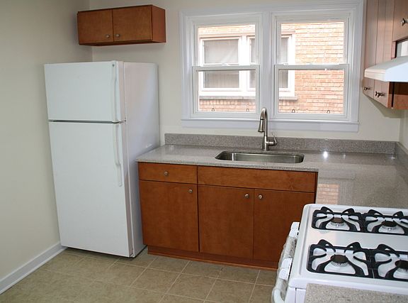 4th image of 9026 La Crosse Ave