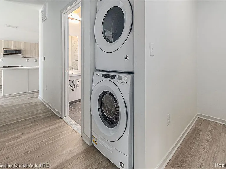 7410 Kercheval St #212 — Photo 14