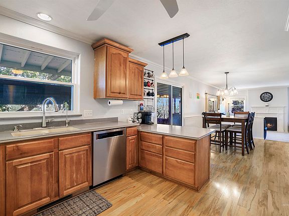 5th image of 1139 Lavina Ave
