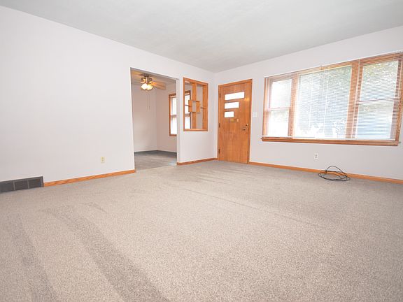 5th image of 231 Middlefield Dr