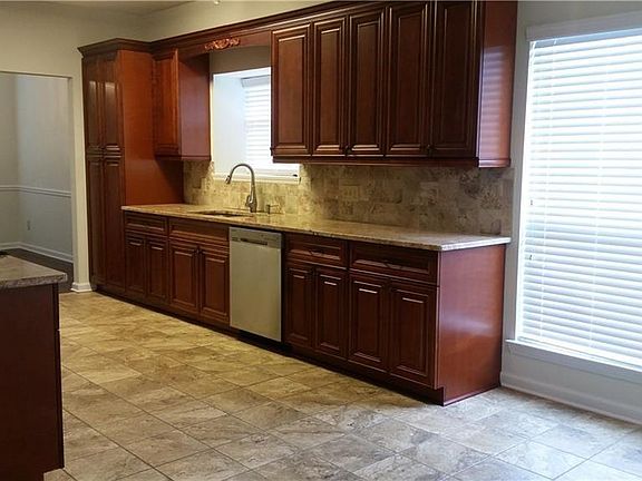 2nd image of 1890 Green Oak Cir