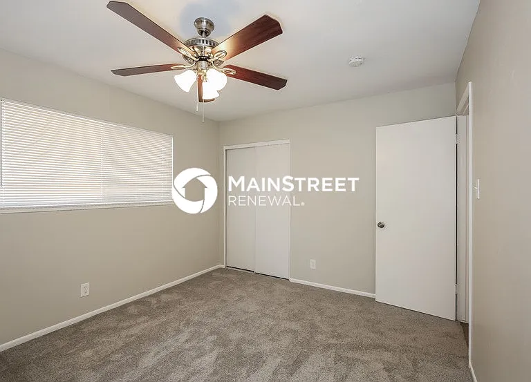 2126 Citroen St — Photo 8