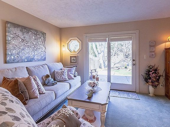 2nd image of 2612 Piccadilly Ct