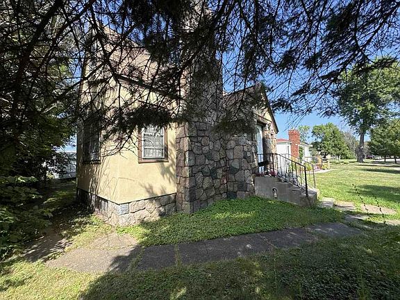 3rd image of 2417 4th Ave W
