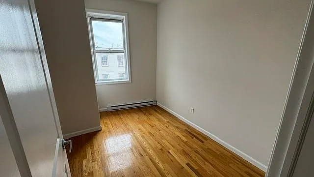 560 Newark Ave #3R — Photo 7