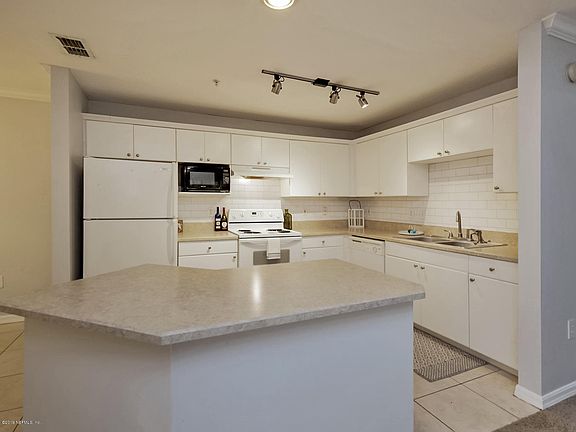 3rd image of 3591 KERNAN Boulevard #523