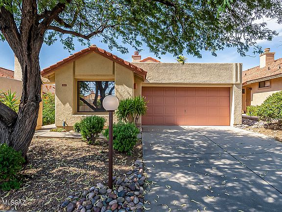 3rd image of 211 E Suntree St