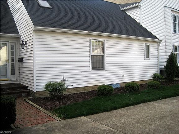 4th image of 32 Ironwood Dr