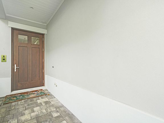 4th image of 436 NE WAVECREST Way